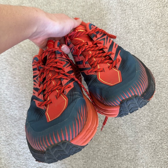 HOKA ONE ONE Speedgoat 4 Running Shoes Men Low-top Orange/Blue - Picture 3 of 8